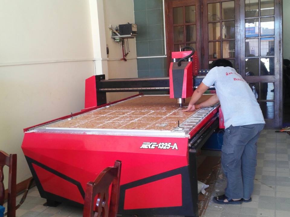 Gia công cắt khắc 2D, 3D trên gỗ tự nhiên, MDF, Vernnir, Phom, Mika, Alu, bằng máy CNC 1