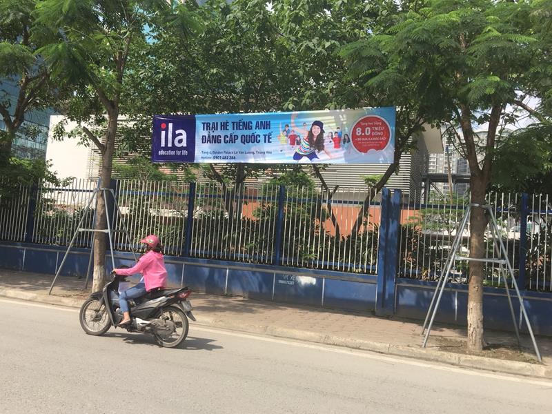 Thi công treo băng rôn cho trung tâm anh ngữ
