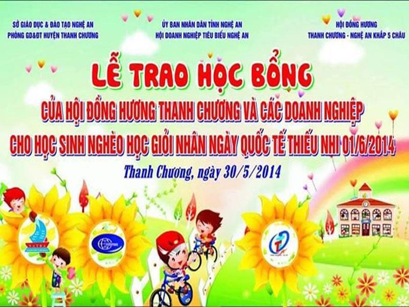 In và treo backdrop cho lễ trao học bổng