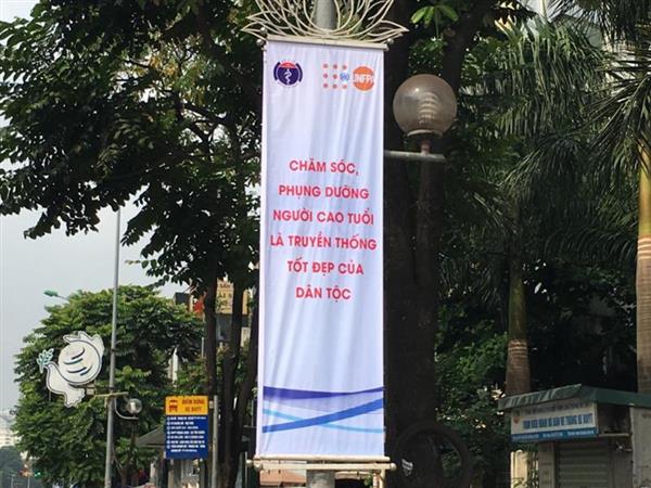 Thi công treo cờ phướn tuyên truyền