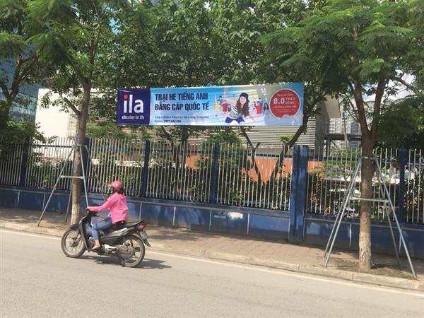 Thi công treo băng rôn cho trung tâm anh ngữ