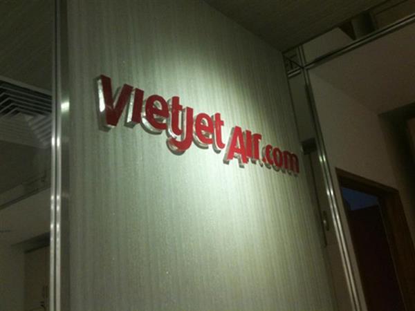 Thi công bảng hiệu VietJet