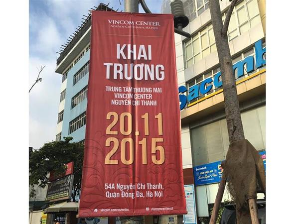 Thi công treo cờ phướn mừng khai trương thu hút khách hàng