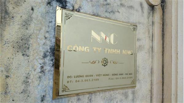 Biển công ty bằng inox và đồng ăn mòn.