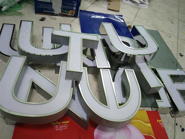 Cắt chữ bằng CNC Trong Lĩnh Vực Quảng Cáo