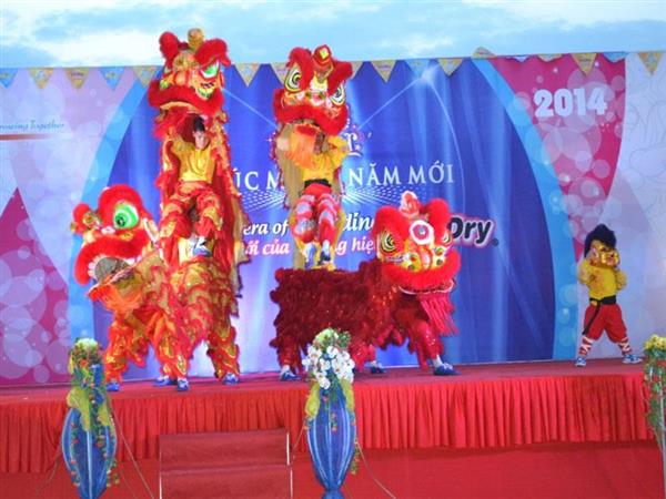 In và treo backdrop chúc mừng năm mới