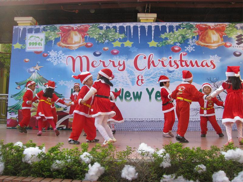 In và treo backdrop Noel (Giáng sinh)